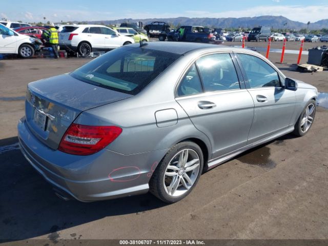 Photo 3 VIN: WDDGF8BB6CR231193 - MERCEDES-BENZ C 300 