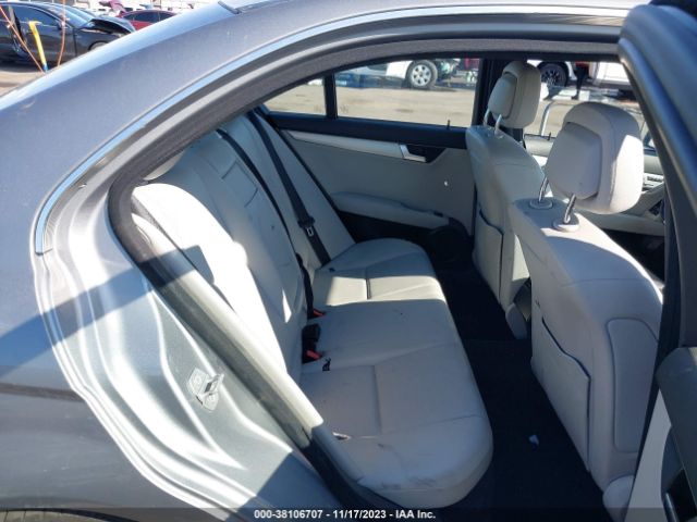 Photo 7 VIN: WDDGF8BB6CR231193 - MERCEDES-BENZ C 300 