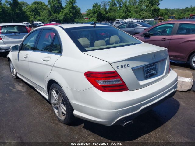 Photo 2 VIN: WDDGF8BB7CR192534 - MERCEDES-BENZ C 300 