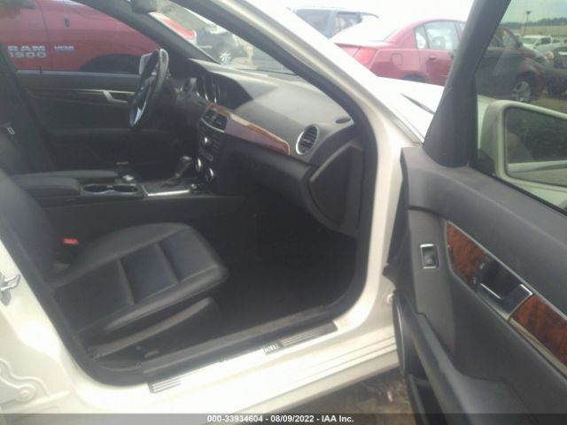 Photo 4 VIN: WDDGF8BB7CR237665 - MERCEDES-BENZ C-CLASS 