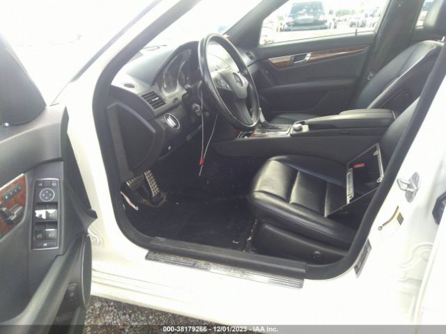 Photo 4 VIN: WDDGF8BB8BR158682 - MERCEDES-BENZ C 300 