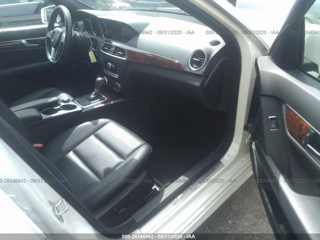 Photo 4 VIN: WDDGF8BB8CF920900 - MERCEDES-BENZ C-CLASS 