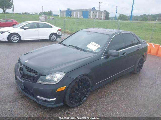 Photo 1 VIN: WDDGF8BB8CR205923 - MERCEDES-BENZ C-CLASS 