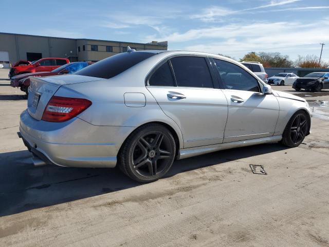 Photo 2 VIN: WDDGF8BB8CR209017 - MERCEDES-BENZ C-CLASS 