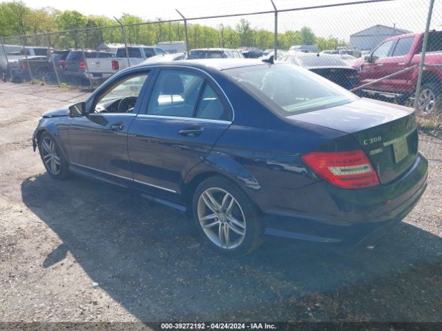 Photo 2 VIN: WDDGF8BB8CR225458 - MERCEDES-BENZ C 