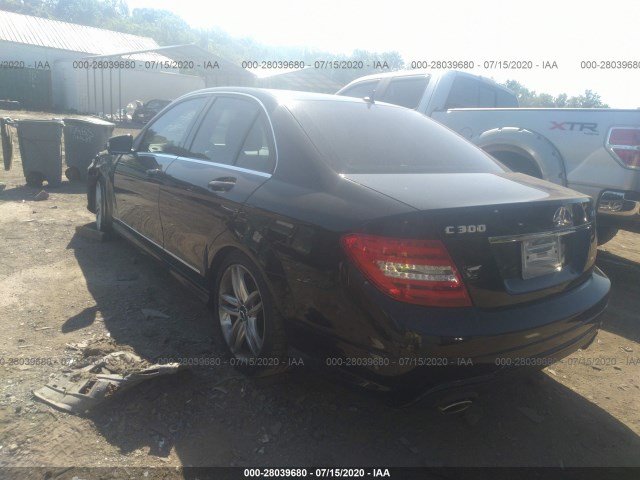 Photo 2 VIN: WDDGF8BB8CR239571 - MERCEDES-BENZ C-CLASS 