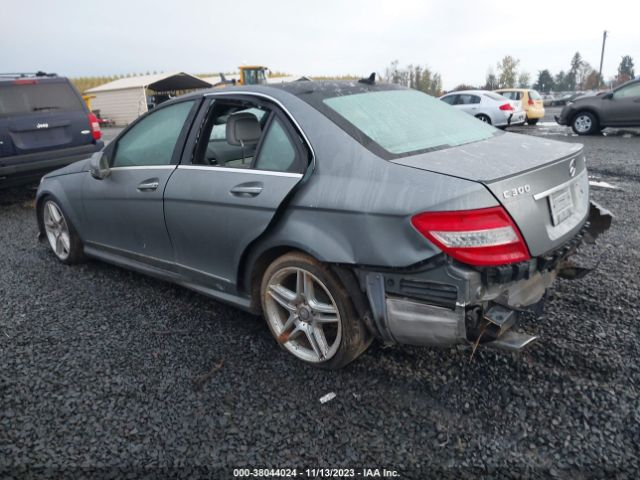 Photo 2 VIN: WDDGF8BB9AF440989 - MERCEDES-BENZ C 300 