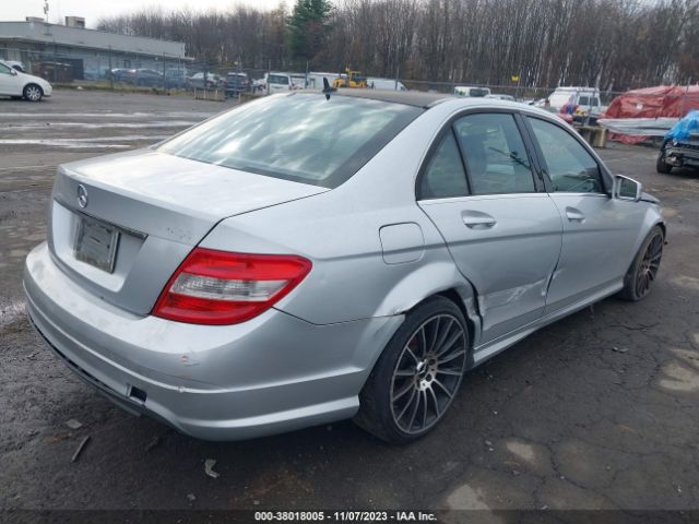 Photo 3 VIN: WDDGF8BB9BR152146 - MERCEDES-BENZ C 300 