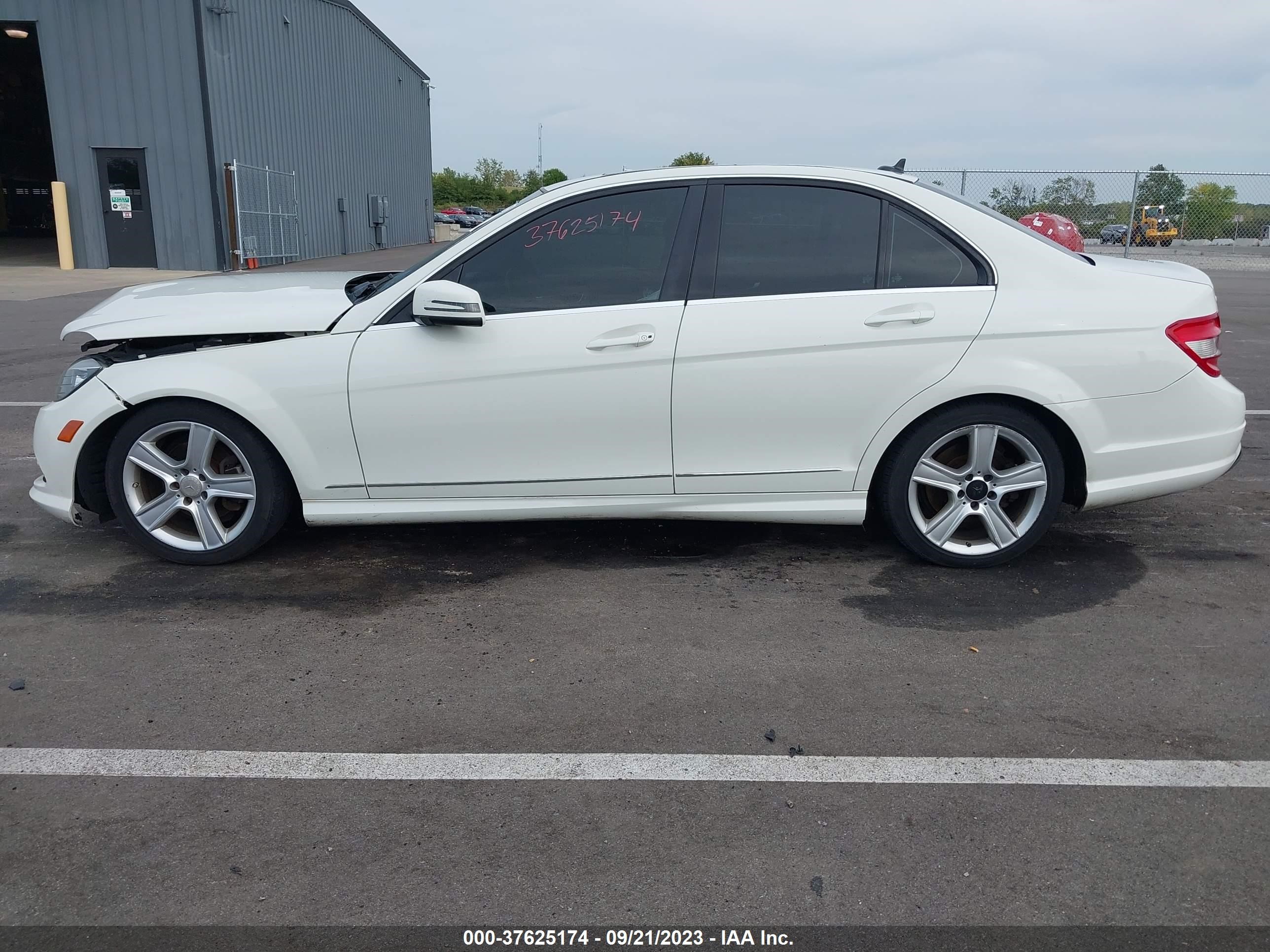 Photo 14 VIN: WDDGF8BB9BR158724 - MERCEDES-BENZ C-KLASSE 