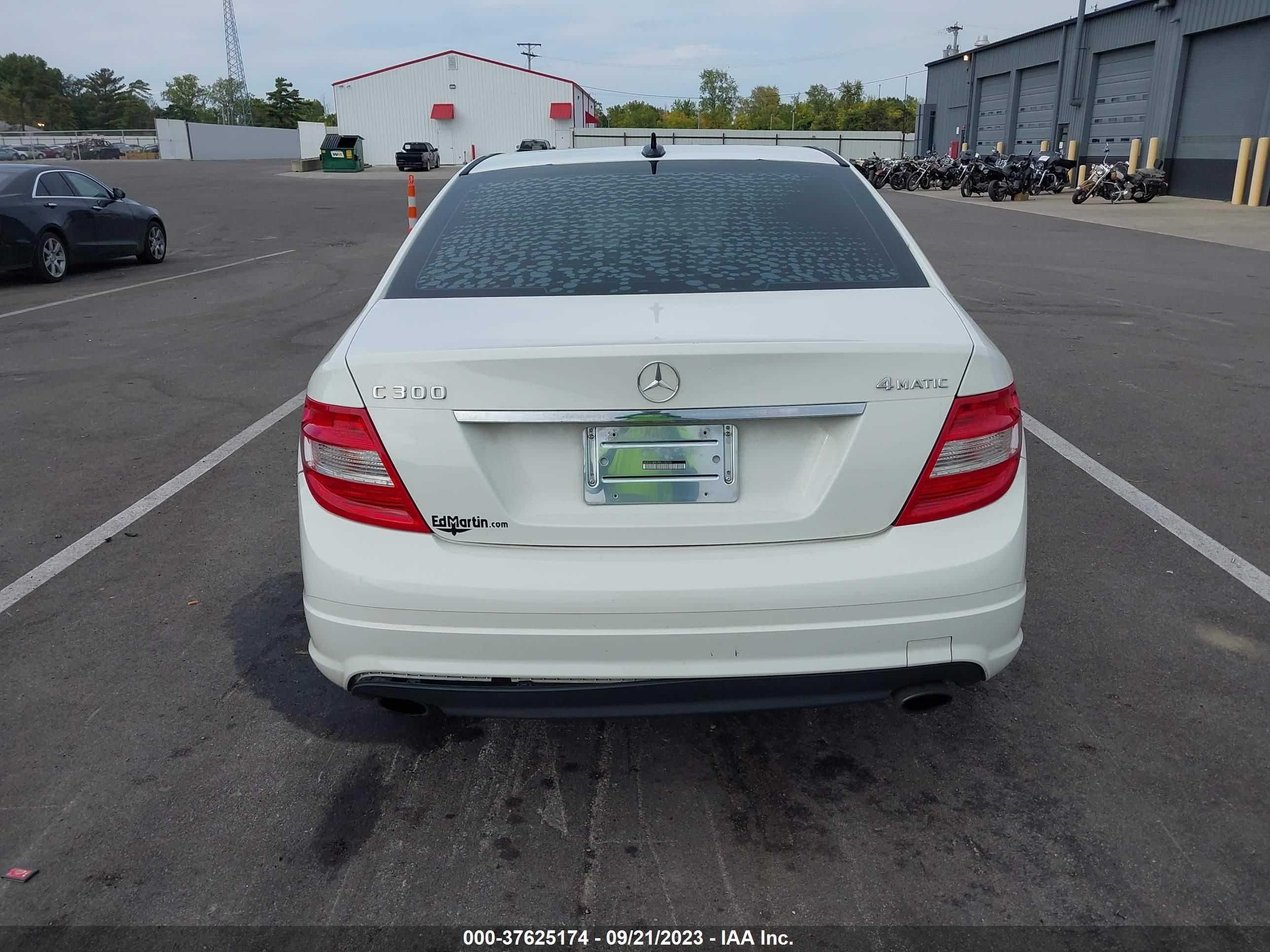 Photo 16 VIN: WDDGF8BB9BR158724 - MERCEDES-BENZ C-KLASSE 