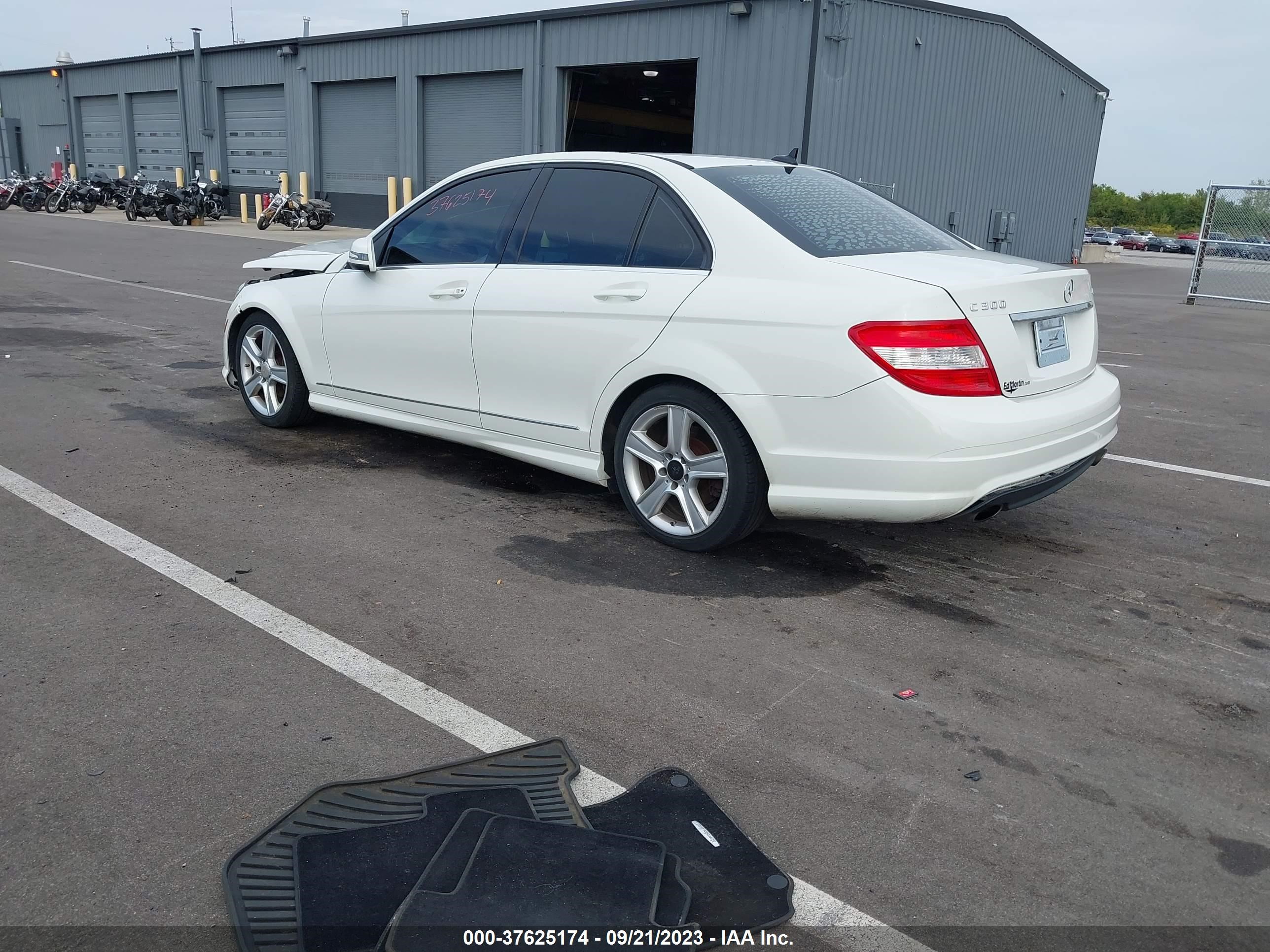 Photo 2 VIN: WDDGF8BB9BR158724 - MERCEDES-BENZ C-KLASSE 