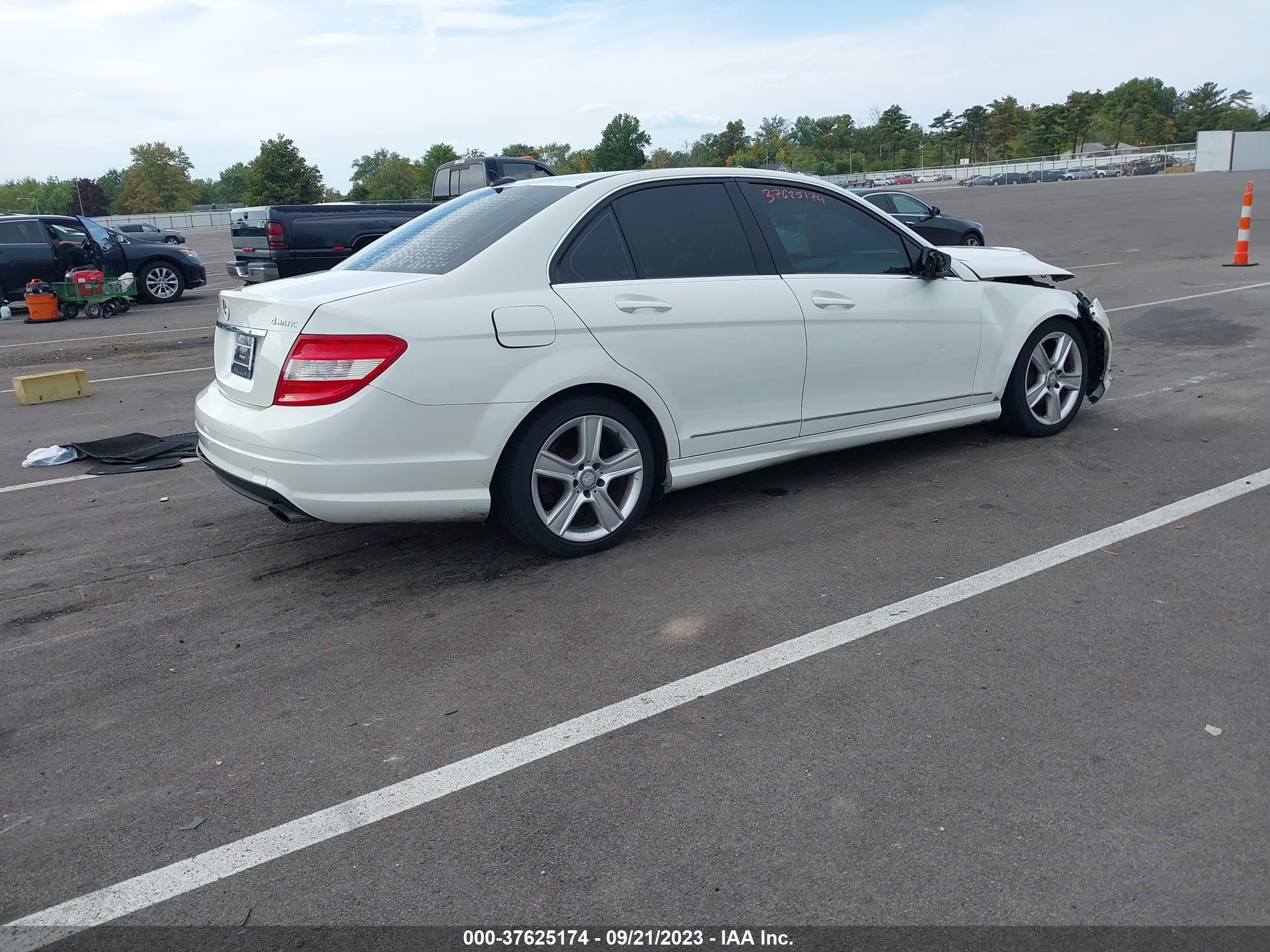 Photo 3 VIN: WDDGF8BB9BR158724 - MERCEDES-BENZ C-KLASSE 