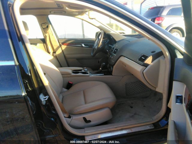 Photo 4 VIN: WDDGF8BB9BR182361 - MERCEDES-BENZ C 300 