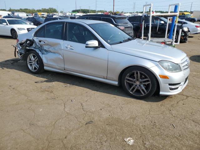 Photo 3 VIN: WDDGF8BB9CA619467 - MERCEDES-BENZ C 300 4MAT 