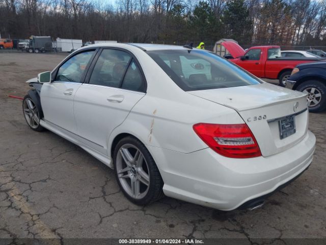 Photo 2 VIN: WDDGF8BB9CA685937 - MERCEDES-BENZ C 300 