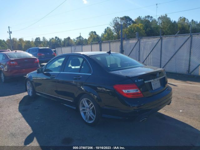 Photo 2 VIN: WDDGF8BB9CA690636 - MERCEDES-BENZ C 300 