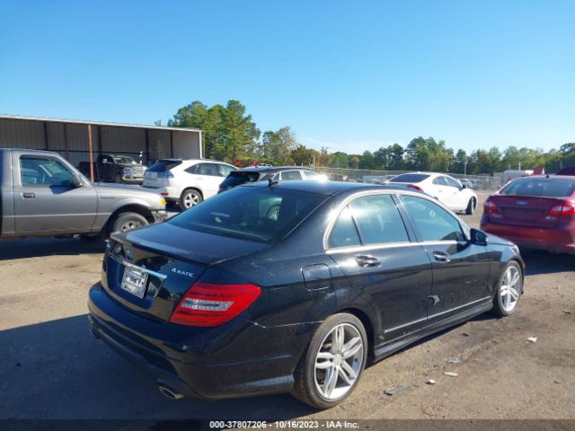 Photo 3 VIN: WDDGF8BB9CA690636 - MERCEDES-BENZ C 300 