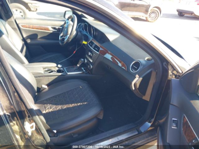 Photo 4 VIN: WDDGF8BB9CA690636 - MERCEDES-BENZ C 300 