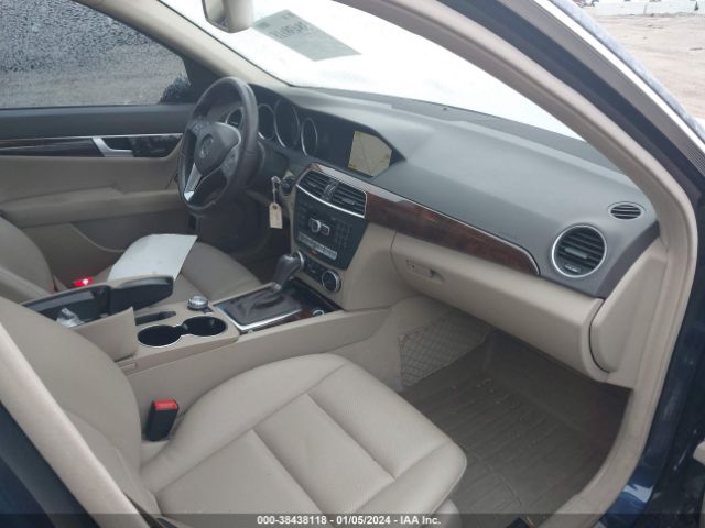 Photo 4 VIN: WDDGF8BB9CR198948 - MERCEDES-BENZ C 300 