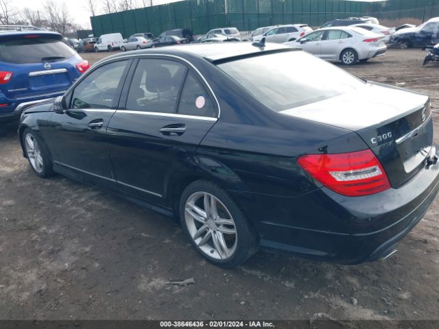 Photo 2 VIN: WDDGF8BB9CR214436 - MERCEDES-BENZ C 300 