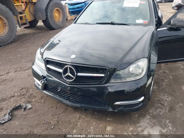 Photo 5 VIN: WDDGF8BB9CR214436 - MERCEDES-BENZ C 300 