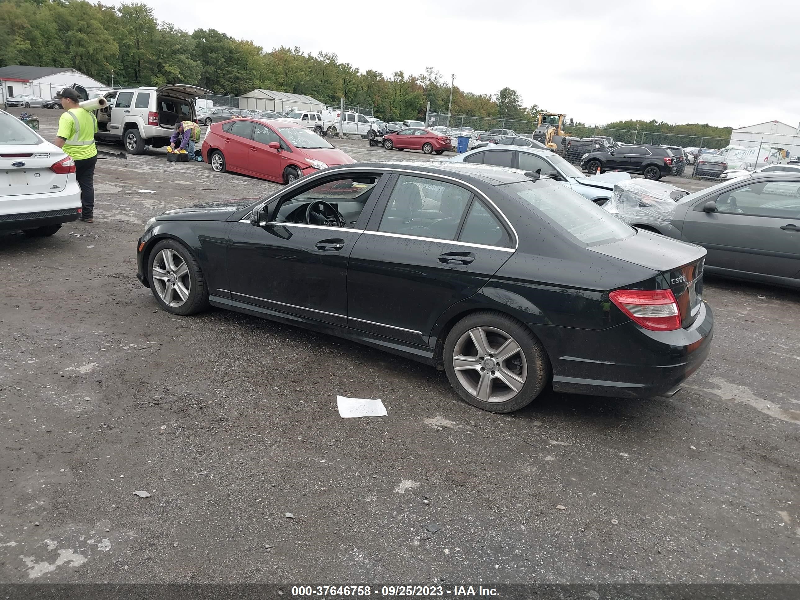 Photo 2 VIN: WDDGF8BBXBR145545 - MERCEDES-BENZ C-KLASSE 