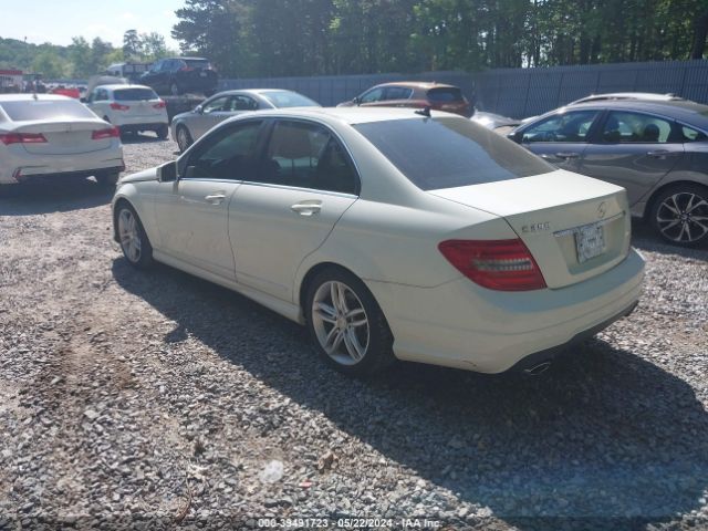 Photo 2 VIN: WDDGF8BBXCR192723 - MERCEDES-BENZ C 300 