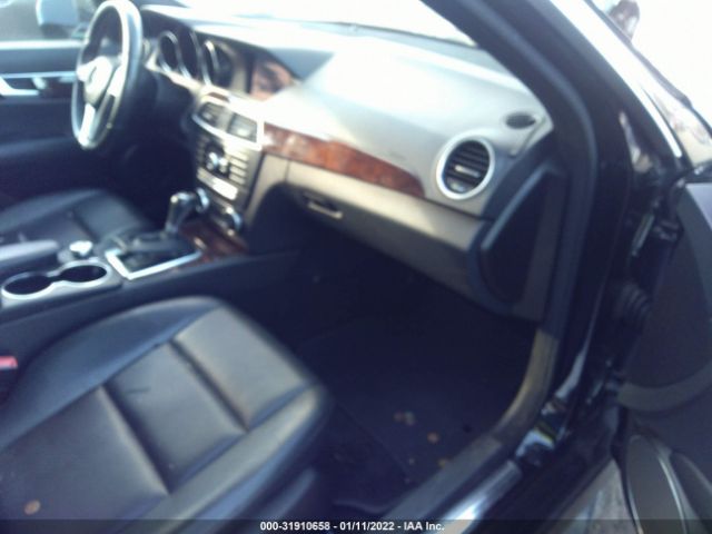 Photo 4 VIN: WDDGF8BBXCR197985 - MERCEDES-BENZ C-CLASS 