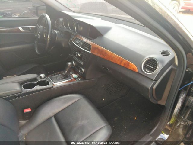 Photo 4 VIN: WDDGF8BBXCR214056 - MERCEDES-BENZ C-CLASS 