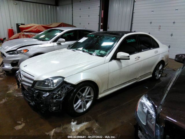 Photo 1 VIN: WDDGF8BBXCR217457 - MERCEDES-BENZ C-CLASS 