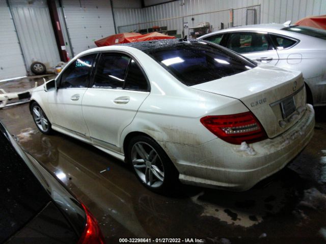 Photo 2 VIN: WDDGF8BBXCR217457 - MERCEDES-BENZ C-CLASS 