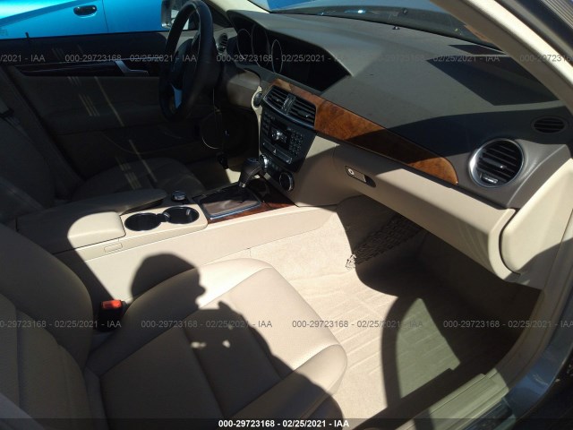 Photo 4 VIN: WDDGF8BBXCR234775 - MERCEDES-BENZ C-CLASS 