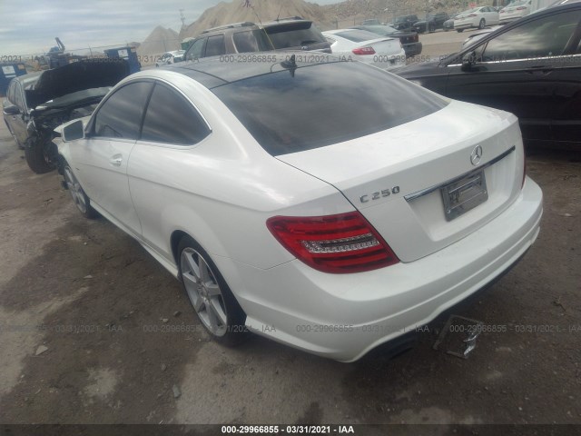 Photo 2 VIN: WDDGJ4HB2CF773410 - MERCEDES-BENZ C-CLASS 