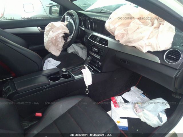 Photo 4 VIN: WDDGJ4HB2DG058333 - MERCEDES-BENZ C-CLASS 