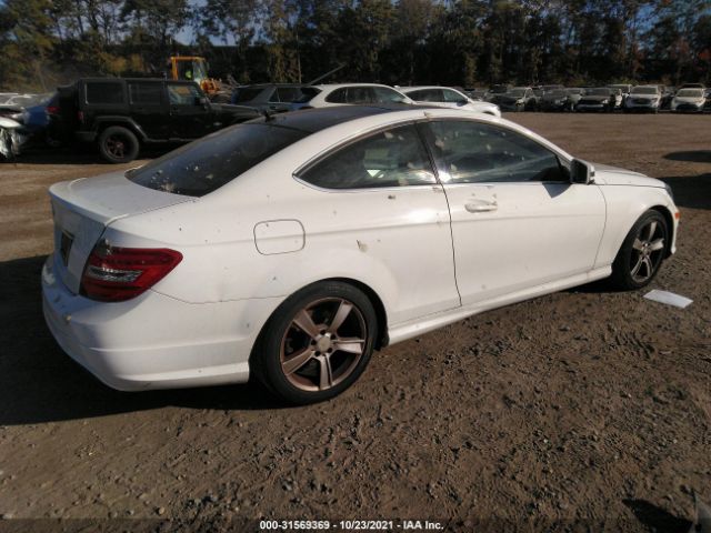 Photo 3 VIN: WDDGJ4HB2EG297219 - MERCEDES-BENZ C-CLASS 