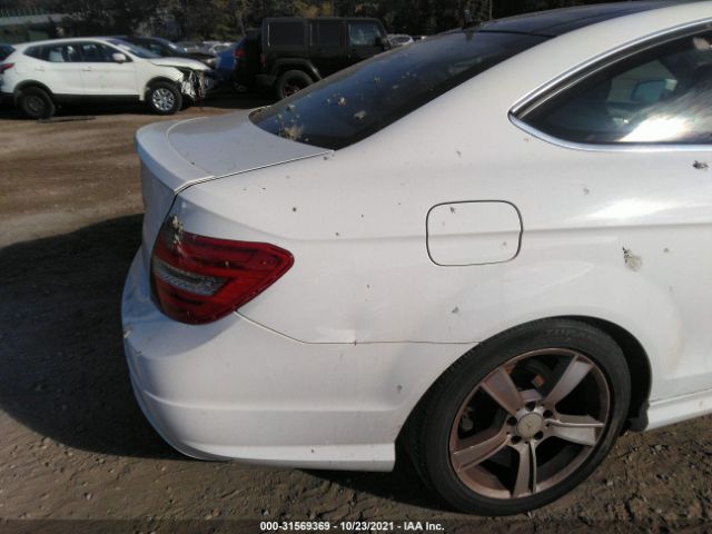 Photo 5 VIN: WDDGJ4HB2EG297219 - MERCEDES-BENZ C-CLASS 