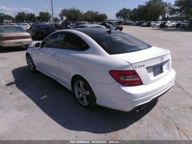 Photo 2 VIN: WDDGJ4HB2FG417974 - MERCEDES-BENZ C-CLASS 