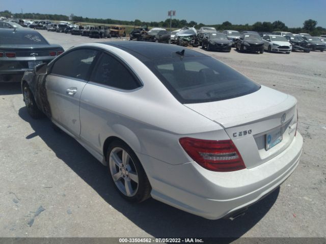 Photo 2 VIN: WDDGJ4HB3CF936632 - MERCEDES-BENZ C-CLASS 