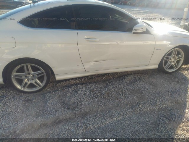 Photo 5 VIN: WDDGJ4HB4CF749058 - MERCEDES-BENZ C-CLASS 