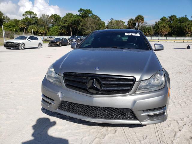 Photo 4 VIN: WDDGJ4HB4CF772503 - MERCEDES-BENZ C-CLASS 