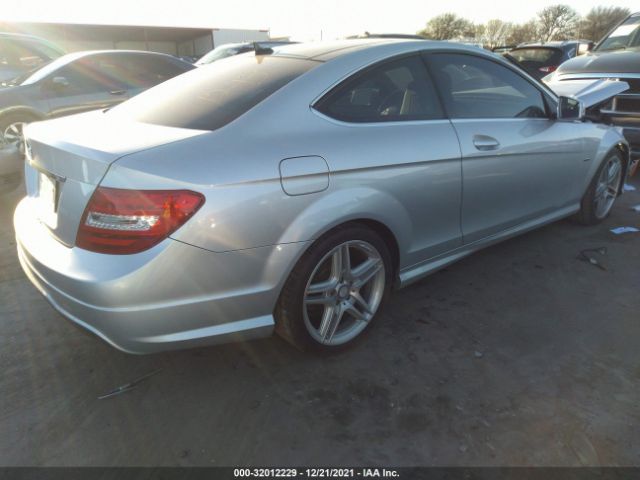 Photo 3 VIN: WDDGJ4HB4CF805029 - MERCEDES-BENZ C-CLASS 