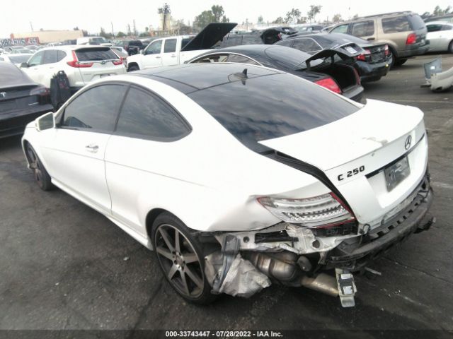 Photo 2 VIN: WDDGJ4HB4FG415515 - MERCEDES-BENZ C-CLASS 