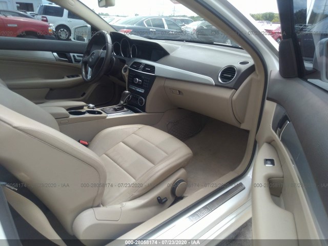 Photo 4 VIN: WDDGJ4HB5DF973487 - MERCEDES-BENZ C-CLASS 