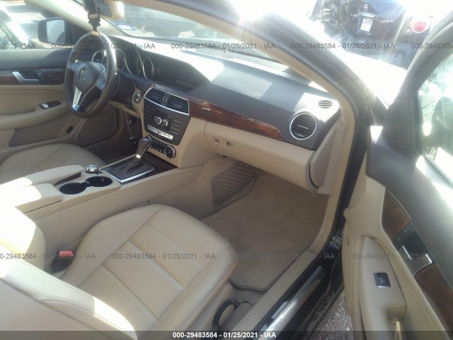 Photo 4 VIN: WDDGJ4HB5EG283217 - MERCEDES-BENZ C-CLASS 