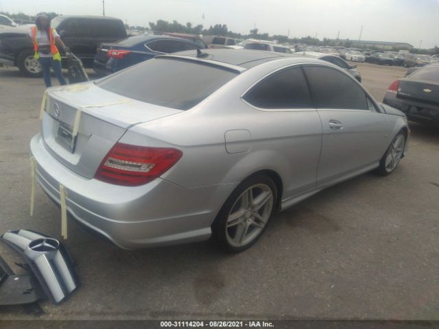 Photo 3 VIN: WDDGJ4HB6CF778304 - MERCEDES-BENZ C-CLASS 