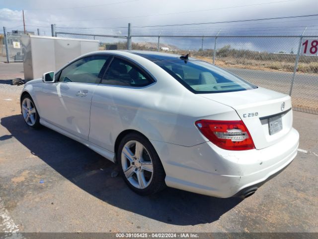 Photo 2 VIN: WDDGJ4HB6CF847332 - MERCEDES-BENZ C 250 