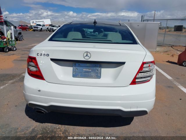 Photo 5 VIN: WDDGJ4HB6CF847332 - MERCEDES-BENZ C 250 