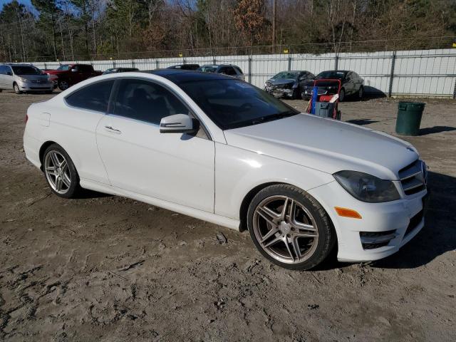 Photo 3 VIN: WDDGJ4HB6DG152120 - MERCEDES-BENZ C-CLASS 