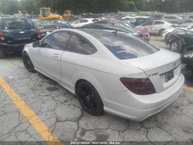 Photo 2 VIN: WDDGJ4HB6FG368794 - MERCEDES-BENZ C-CLASS 