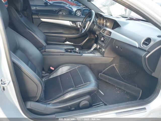 Photo 4 VIN: WDDGJ4HB7CF741133 - MERCEDES-BENZ C 250 